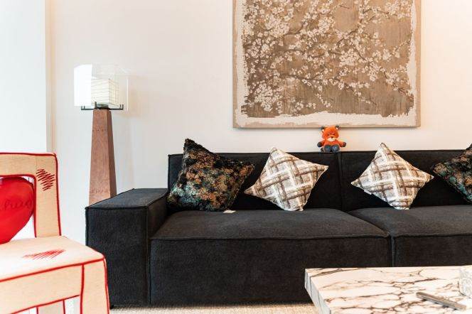 High-Floor Spacious 2BR Apartment in Laoximen (L8/L9/L10)