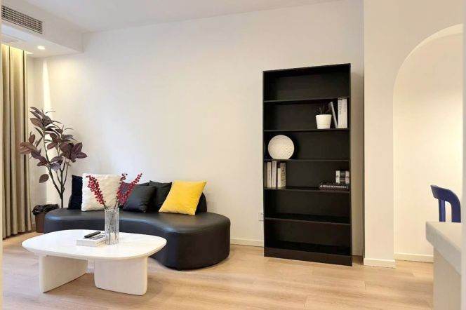 1BR Apartment in Old Xuhui (L10)