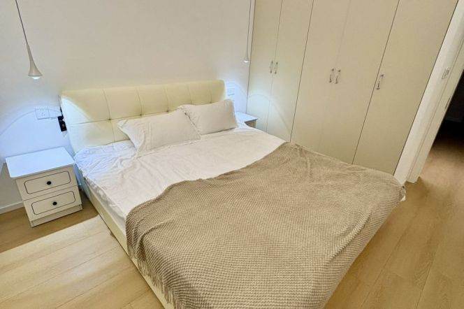 2BR Apartment in Jing'an (L1/L12/L13)
