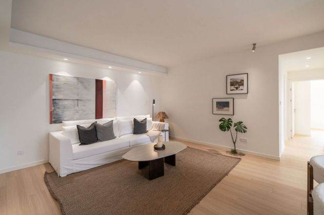 Spacious 2BR Apartment in Jing'an (L13)