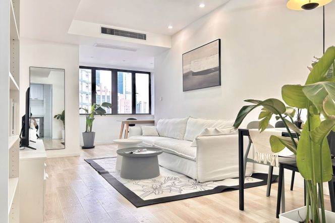Spacious 1BR Apartment in Jing'an
