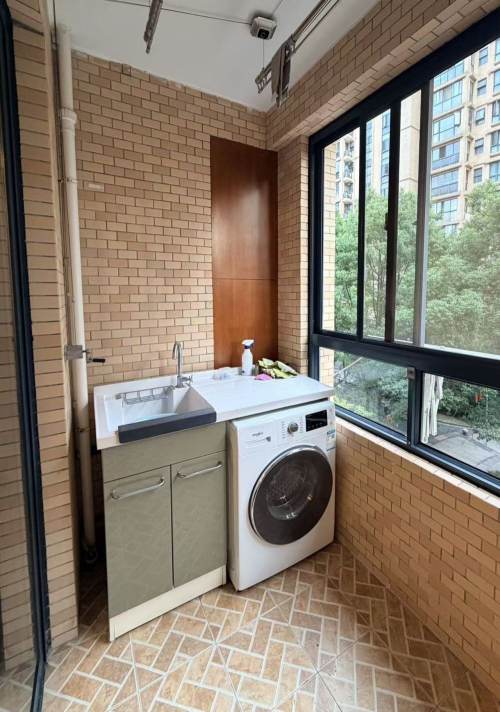 Housing image — Balcony