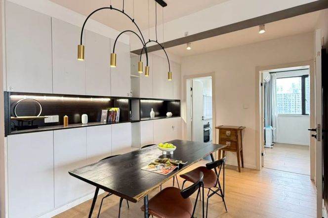 Spacious 2BR Apartment in Jing'an (L14)