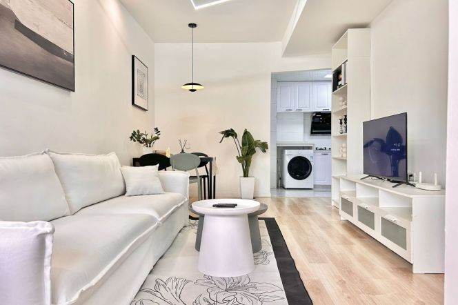 Spacious 1BR Apartment in Jing'an