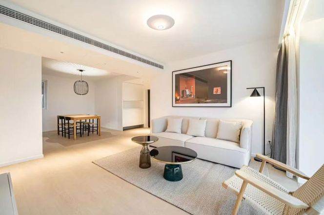 High-Floor 3BR Apartment near Jiashan Rd Metro