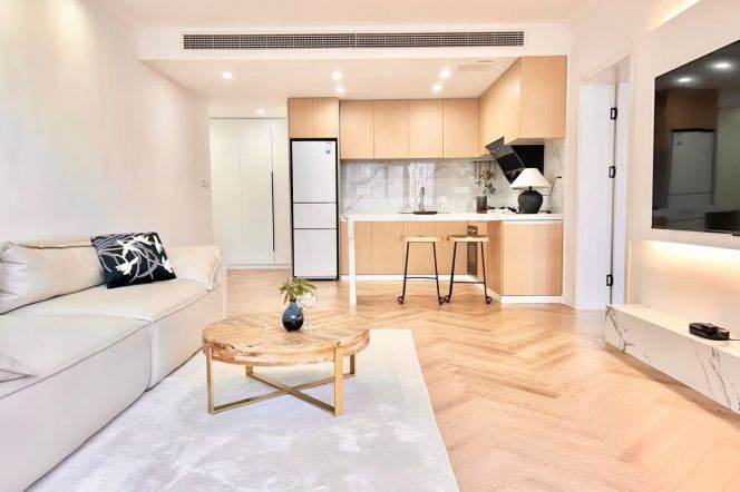 Spacious 1BR Apartment near Hongqiao Rd Metro (L3/L4/L10)