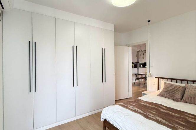 Spacious 2BR Apartment in Jing'an (L14)