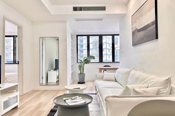 Spacious 1BR Apartment in Jing'an