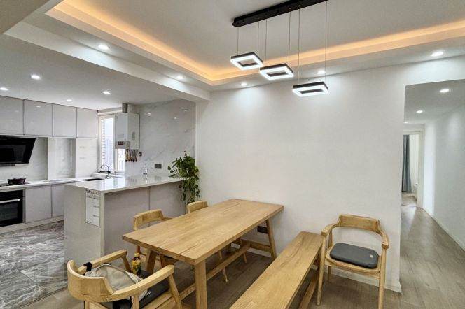 High-Floor 3BR Apartment in Jing'an