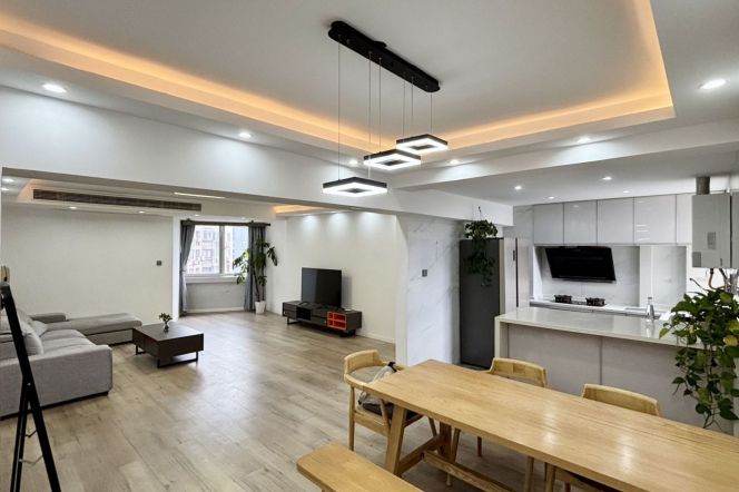 High-Floor 3BR Apartment in Jing'an