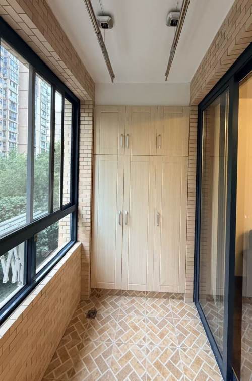 Housing image — Balcony