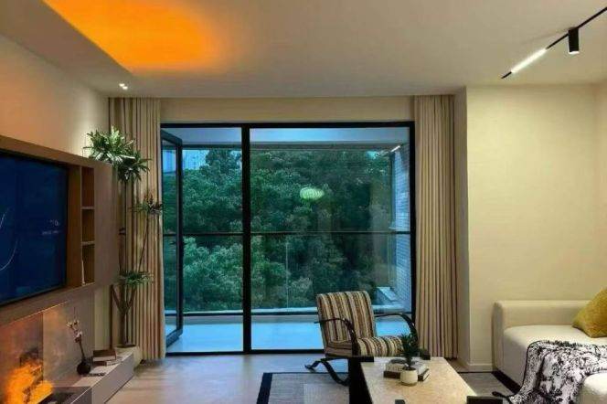 Spacious 2BR Apartment in Jing'an (L7)
