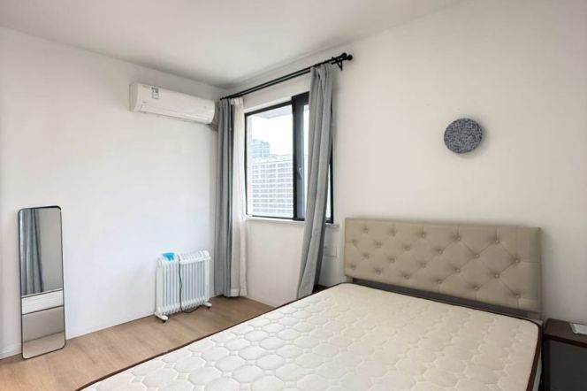 Spacious 2BR Apartment in Jing'an (L14)