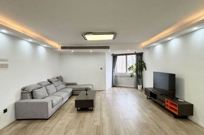 High-Floor 3BR Apartment in Jing'an