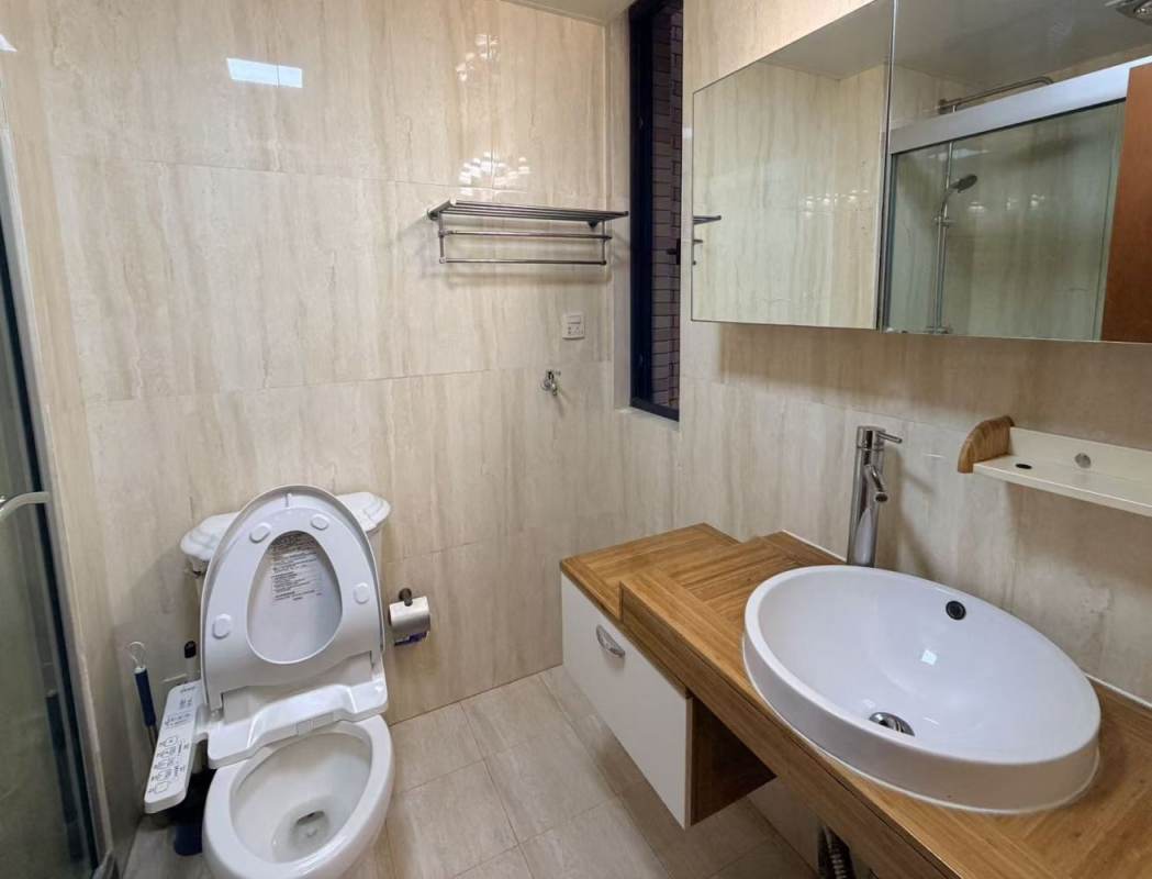 Housing image — Bathroom