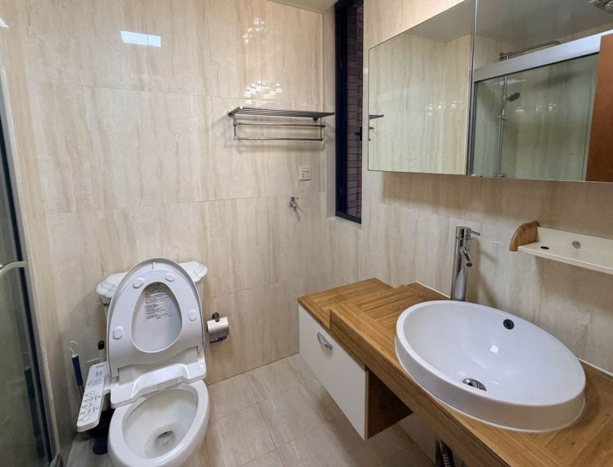 Housing image — Bathroom