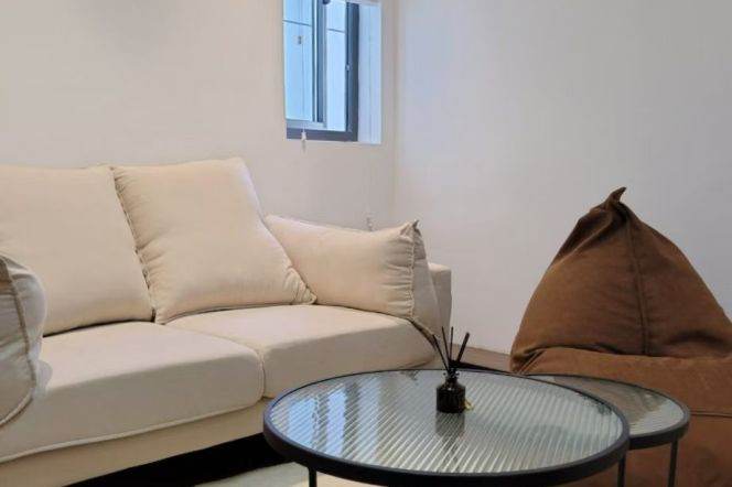 2BR Apartment in Xujiahui (L1/L9/L11)