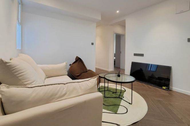 2BR Apartment in Xujiahui (L1/L9/L11)