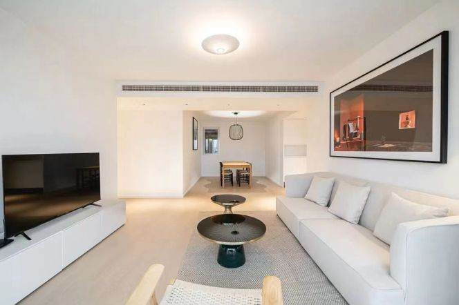 High-Floor 3BR Apartment near Jiashan Rd Metro