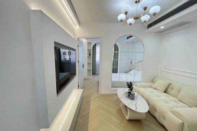 High-Floor 1BR Apartment near Jiaotong University Metro
