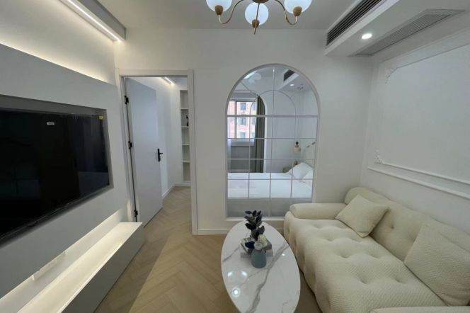 High-Floor 1BR Apartment near Jiaotong University Metro