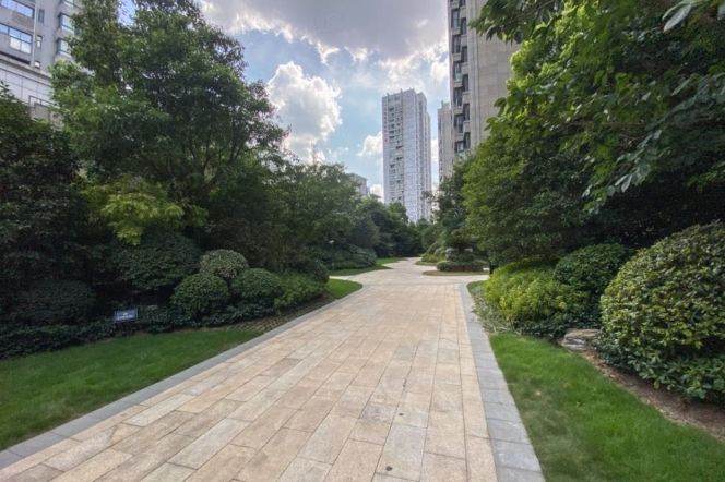High-Floor 2BR Apartment near Tiantong Rd Metro (L10/L12)