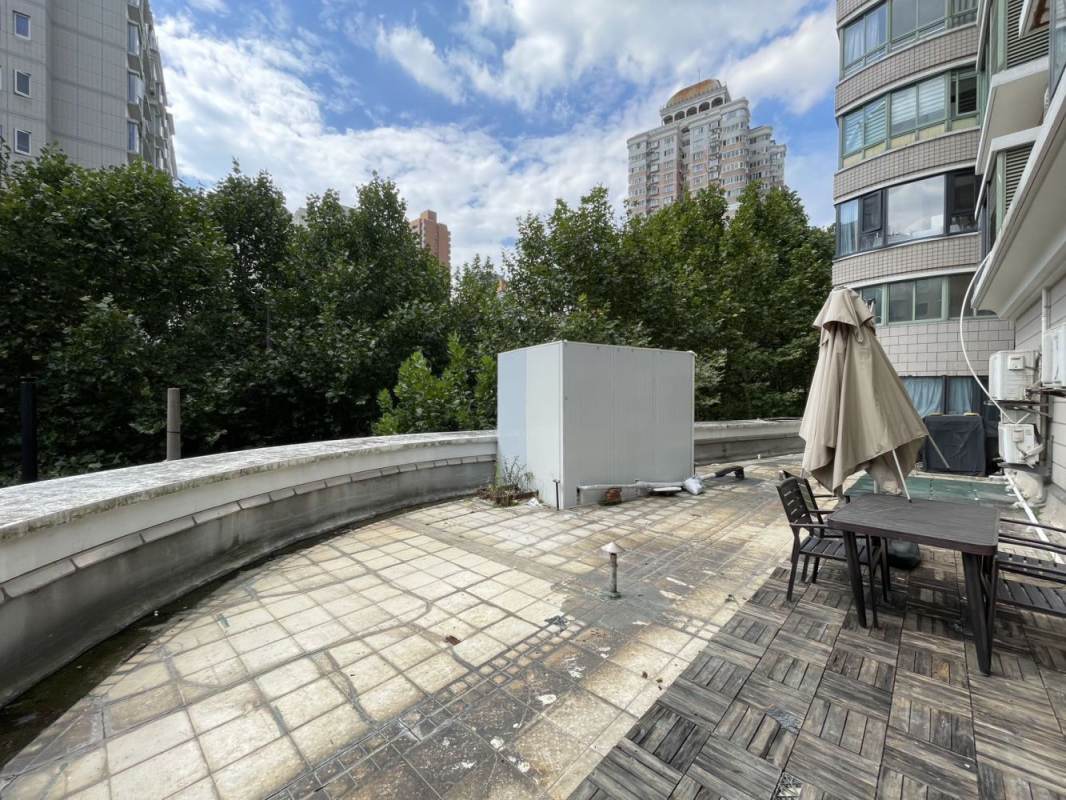 Housing image — Balcony