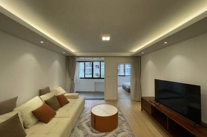 3BR Apartment in Jing'an with Green View (L13)