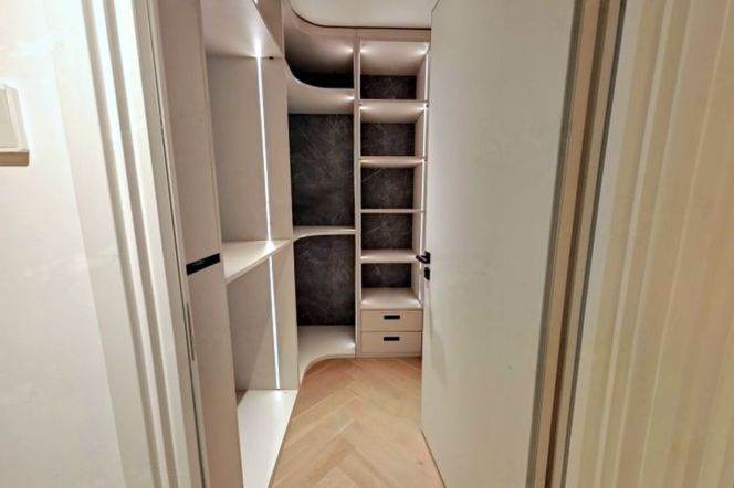 High-Ceiling 3BR Apartment near Columbia Circle with Green View