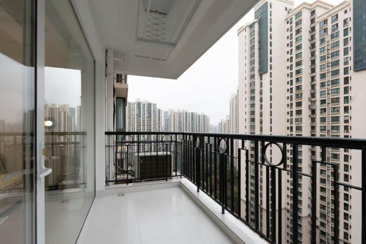 Housing image — Balcony
