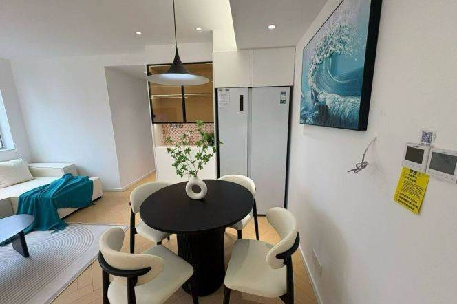 Spacious 1BR Apartment near Jiaotong University Metro