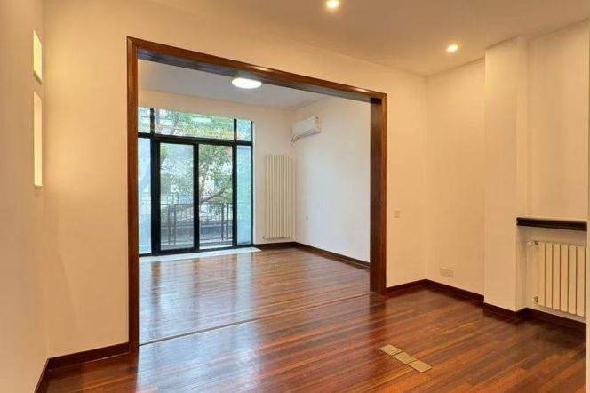 4BR Lane House in Xujiahui with Terrace (L1/L9/L11)