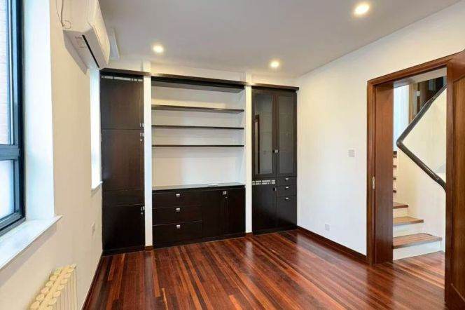 4BR Lane House in Xujiahui with Terrace (L1/L9/L11)