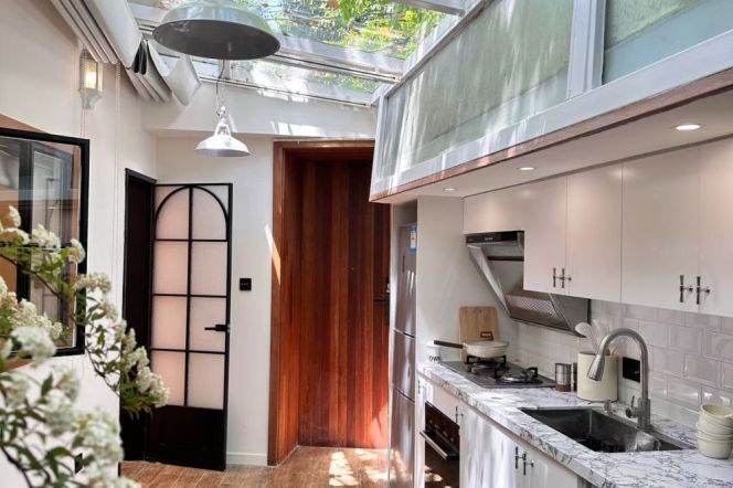 2BR Apartment in Old Xuhui with Terrace (L10/L11)