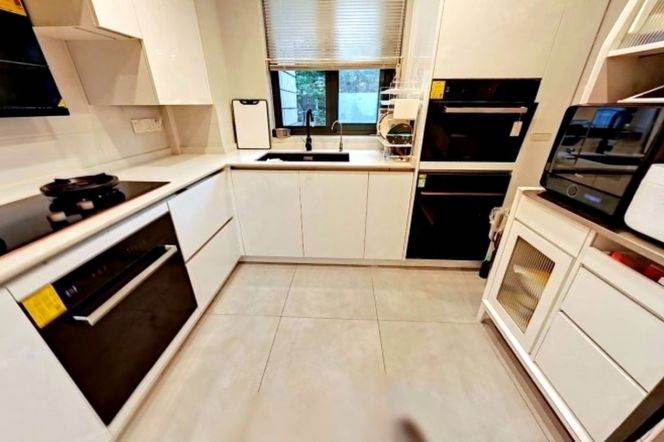 High-Ceiling 3BR Apartment near Columbia Circle with Green View