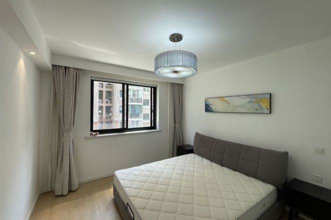 3BR Apartment in Jing'an with Green View (L13)