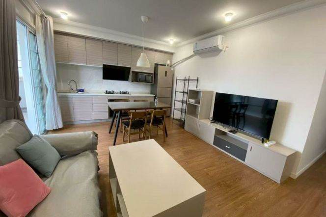 High-Floor Spacious 1BR Apartment in Jing'an (L2/L11)