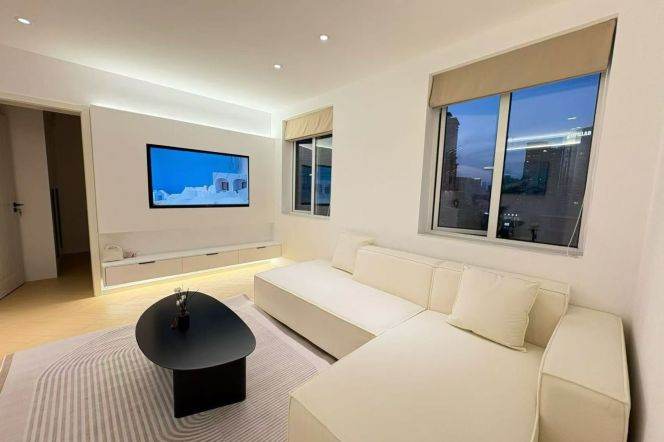 Spacious 1BR Apartment near Jiaotong University Metro