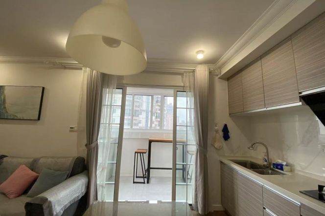 High-Floor Spacious 1BR Apartment in Jing'an (L2/L11)