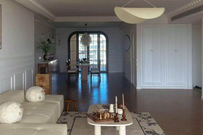 Spacious High-Ceiling 5BR Villa in Hongqiao CBD with Floor-to-Ceiling Windows