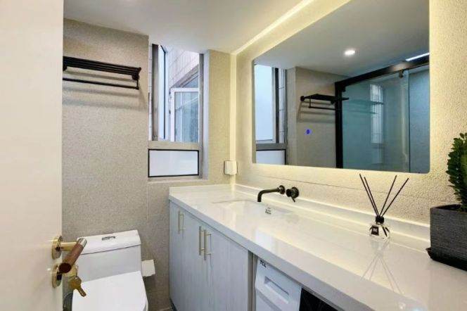 2BR Apartment near Jiaotong University Metro