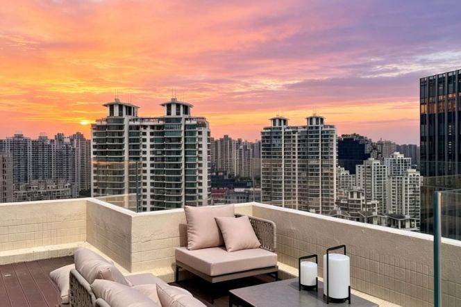 High-Floor Spacious 5BR Apartment near Jiangning Rd Metro with Outstanding View (L13)