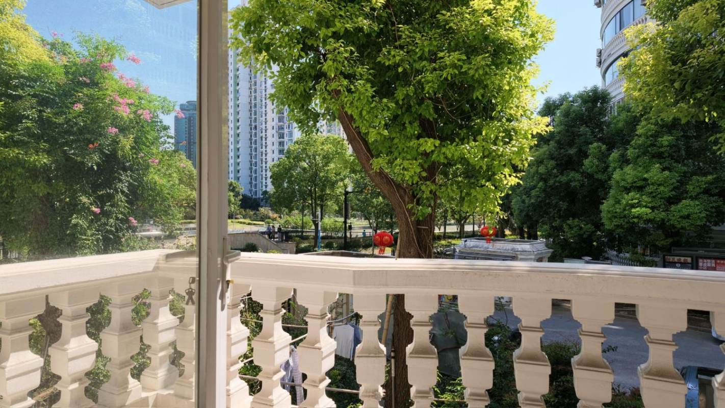 Housing image — Balcony