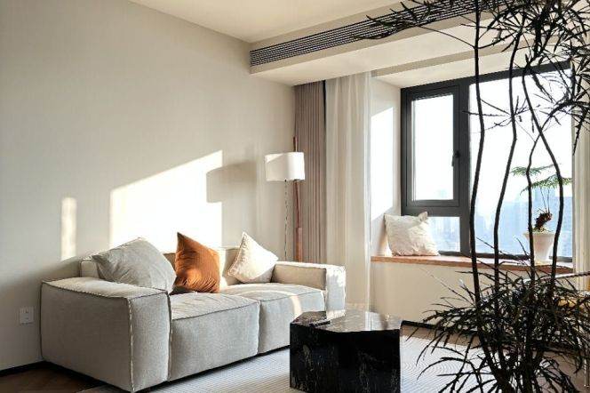 2BR Apartment at Top Of City with Floor-to-Ceiling Windows (L13)