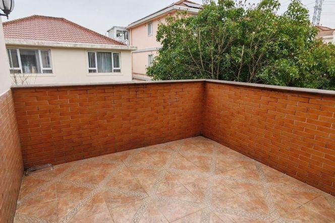 4BR Villa near Kangqiao  Metro with Terrace