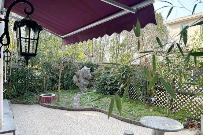 4BR Villa near Kangqiao  Metro with Terrace