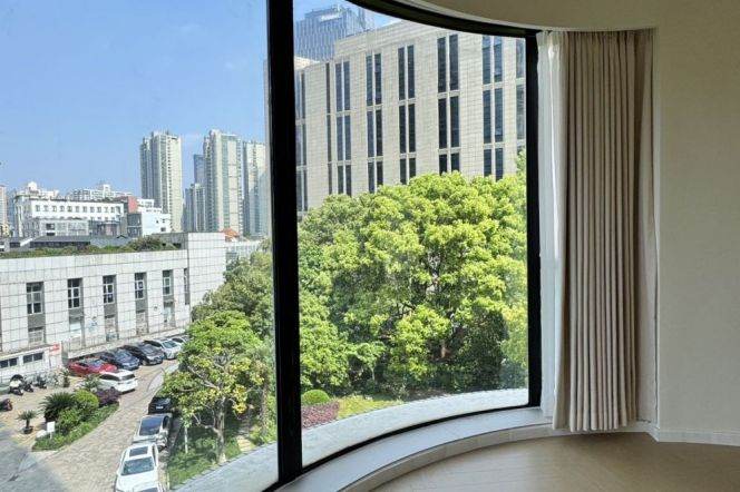 Spacious 2BR Apartment in Jing'an with Floor-to-Ceiling Windows (L7)