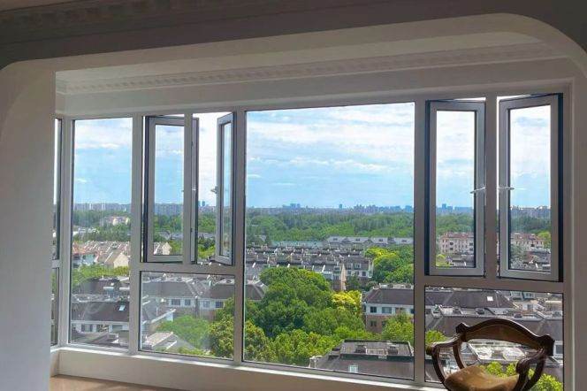 Spacious High-Ceiling 5BR Villa in Hongqiao CBD with Floor-to-Ceiling Windows