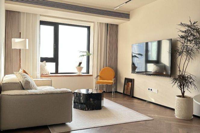 2BR Apartment at Top Of City with Floor-to-Ceiling Windows (L13)