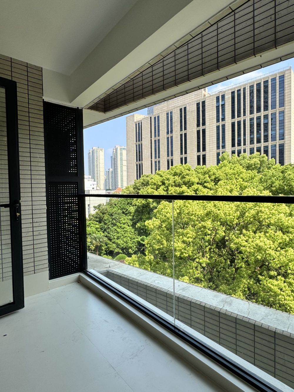 Housing image — Balcony